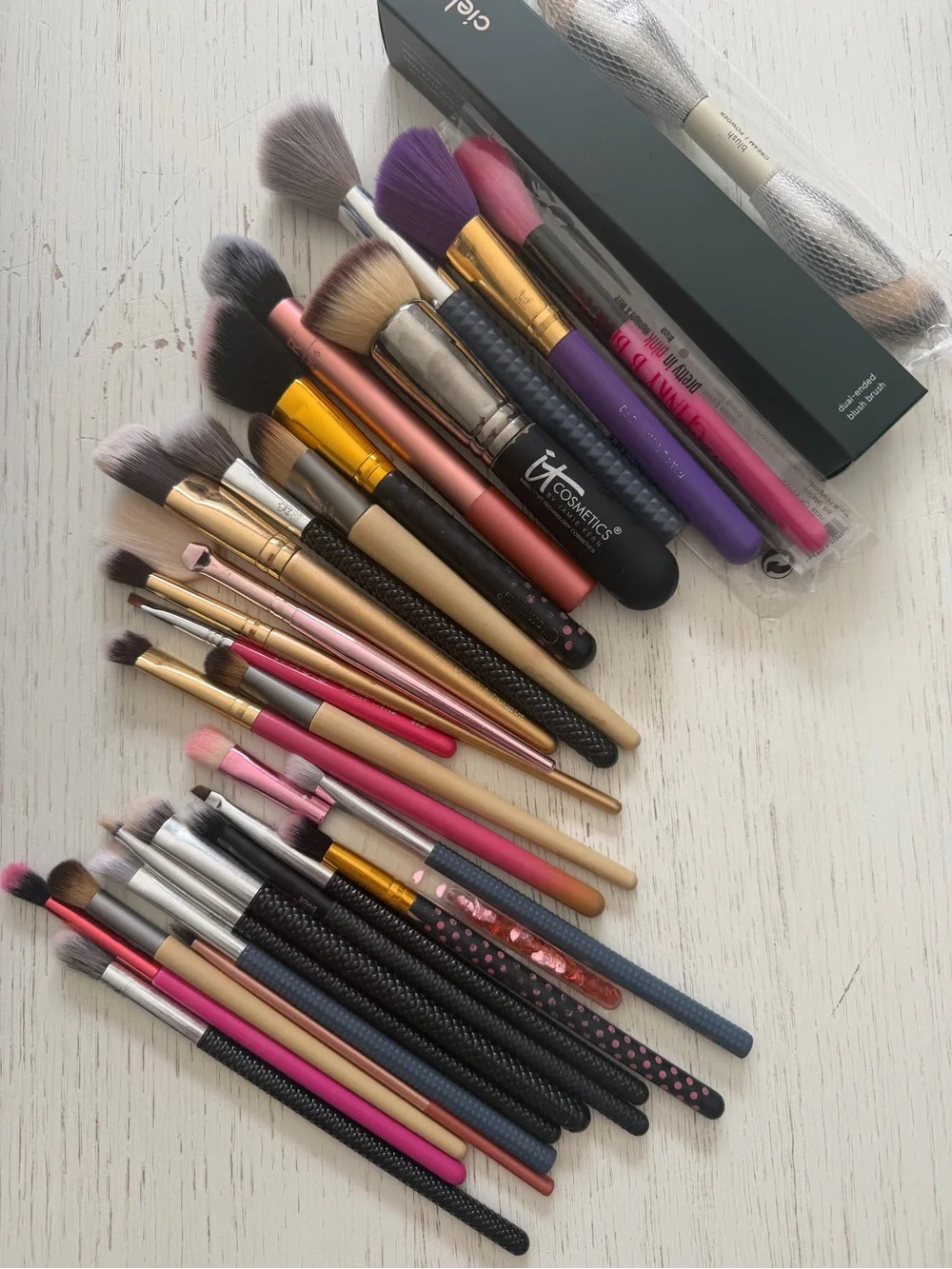 29-Piece Makeup Brush Bundle | IT Cosmetics, Real Techniques, EcoTools & More 🤍